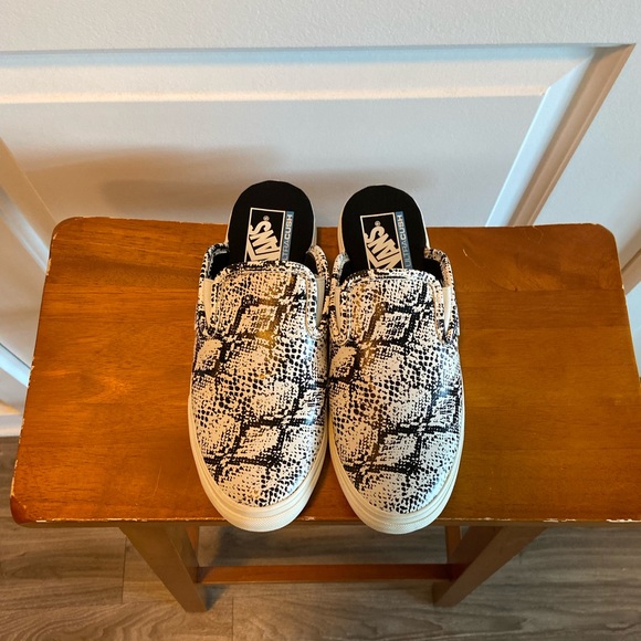 Vans slip on sneakers - Picture 3 of 6